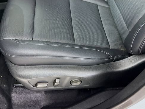 Used 2025 Chevrolet Traverse LT image 20