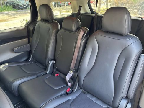 Used 2026 Kia Carnival FWD image 41