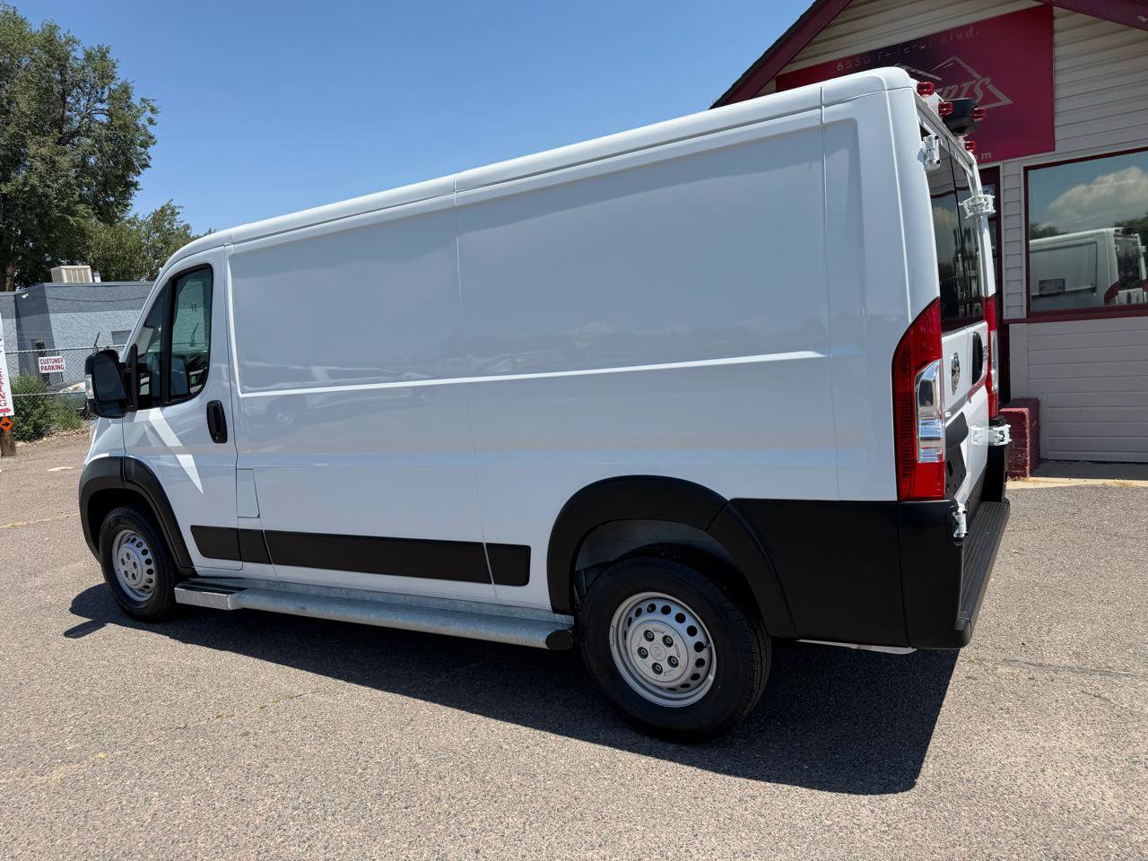 Used 2025 RAM ProMaster 2500 w/ U-Haul Equipment Group FWD image 5