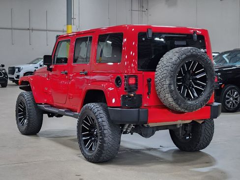 Used 2017 Jeep Wrangler Unlimited Sahara w/ Connectivity Group AWD/4WD image 11