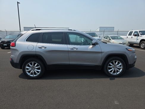 Used 2017 Jeep Cherokee Limited AWD/4WD image 9