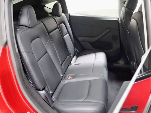 Used 2025 Tesla Model Y Long Range image 30