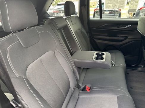 Used 2024 Jeep Grand Cherokee Laredo w/ Trailer Tow Package AWD/4WD image 16