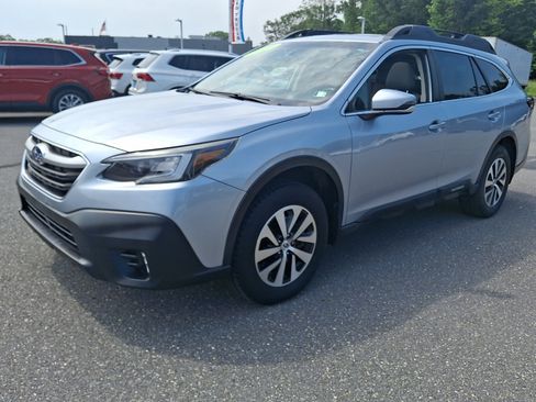 Used 2020 Subaru Outback Premium w/ Popular Package #1 AWD/4WD image 3