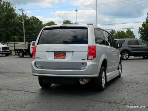 Used 2012 Dodge Grand Caravan SXT image 29