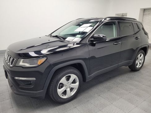 Used 2018 Jeep Compass Latitude w/ Popular Equipment Group FWD image 2