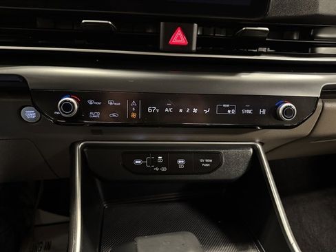 Used 2025 Kia Carnival image 31