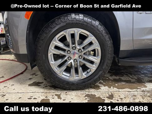 Used 2023 GMC Yukon XL SLE w/ Gmc Pro Safety Plus Package AWD/4WD image 11