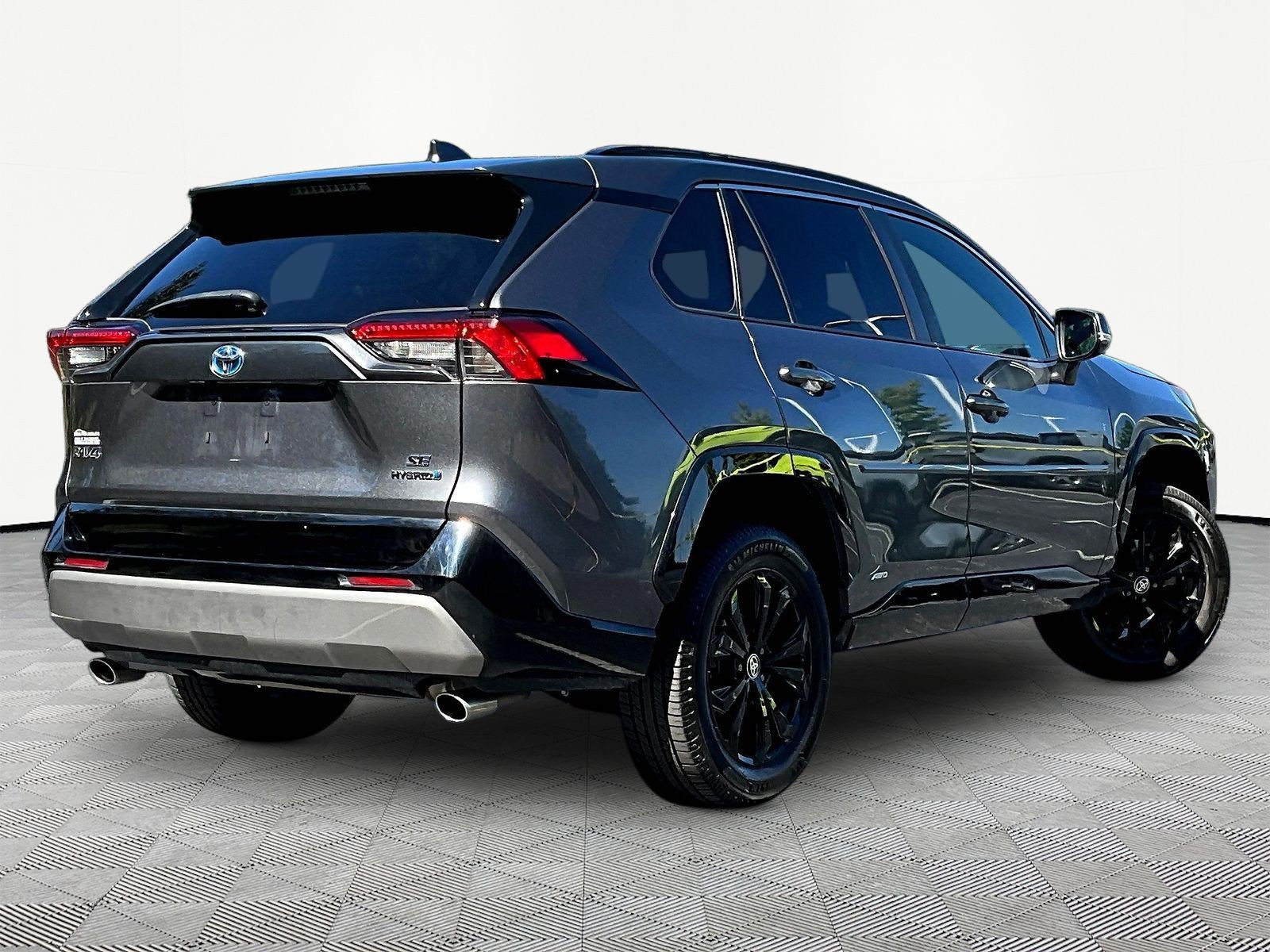 Used 2022 Toyota RAV4 SE w/ SE Grade Weather Package AWD/4WD image 6