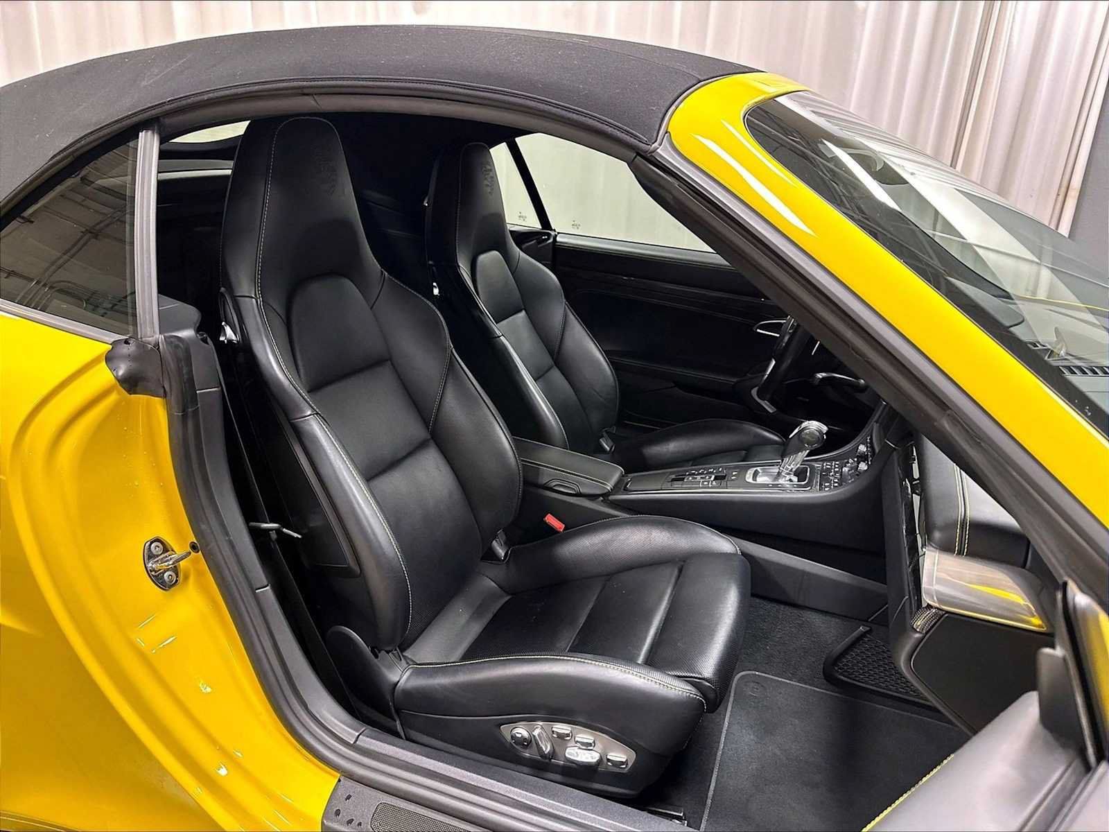 Used 2014 Porsche 911 Turbo S AWD/4WD image 28