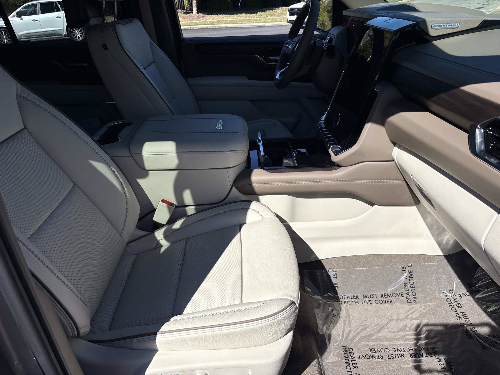 Used 2026 GMC Yukon Denali w/ Denali Reserve Package AWD/4WD image 35