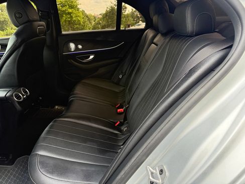 Used 2019 Mercedes-Benz E 300 4MATIC image 41