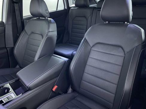 Used 2025 Volkswagen Atlas Cross Sport SEL R-Line image 12