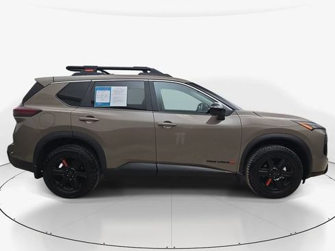 Used 2025 Nissan Rogue SV AWD/4WD image 5