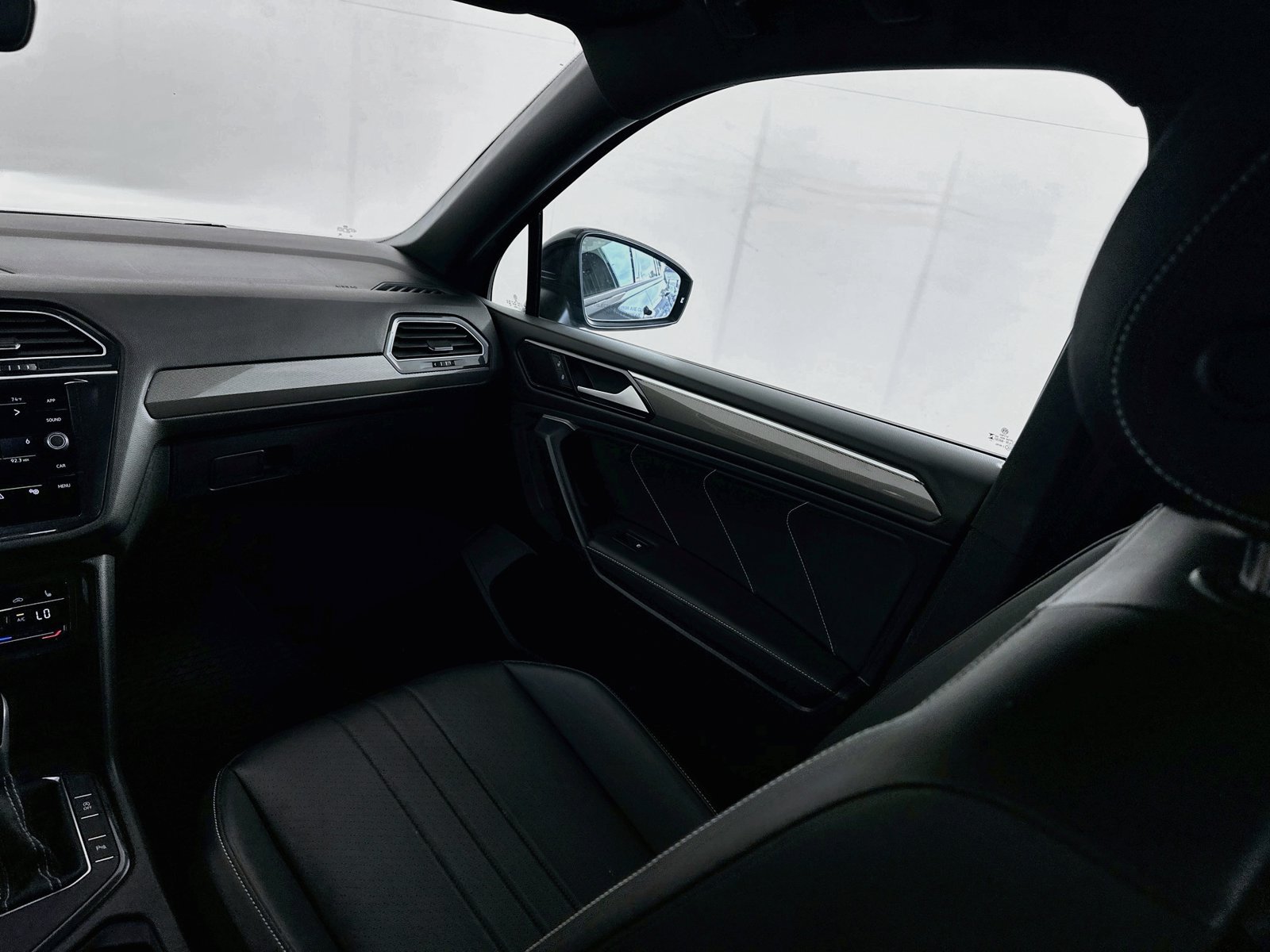 Used 2023 Volkswagen Tiguan SE R-Line FWD image 23