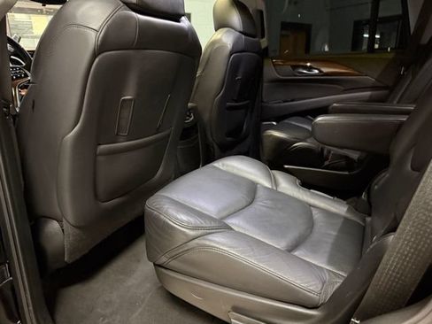 Used 2020 Cadillac Escalade Luxury w/ Escalade Sport Edition AWD/4WD image 23