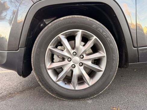 Used 2018 Jeep Cherokee Limited image 27