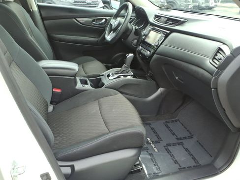 Used 2017 Nissan Rogue SV AWD/4WD image 30