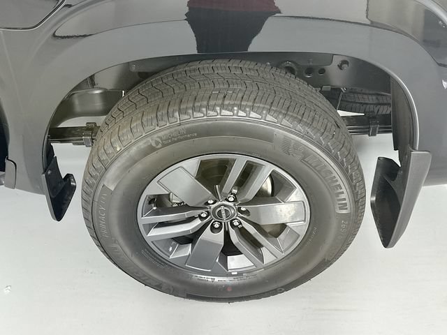 Certified 2025 Nissan Frontier SV RWD image 30