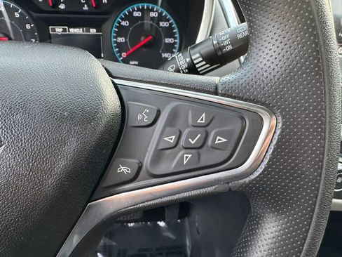 Used 2021 Chevrolet Equinox LS FWD image 16