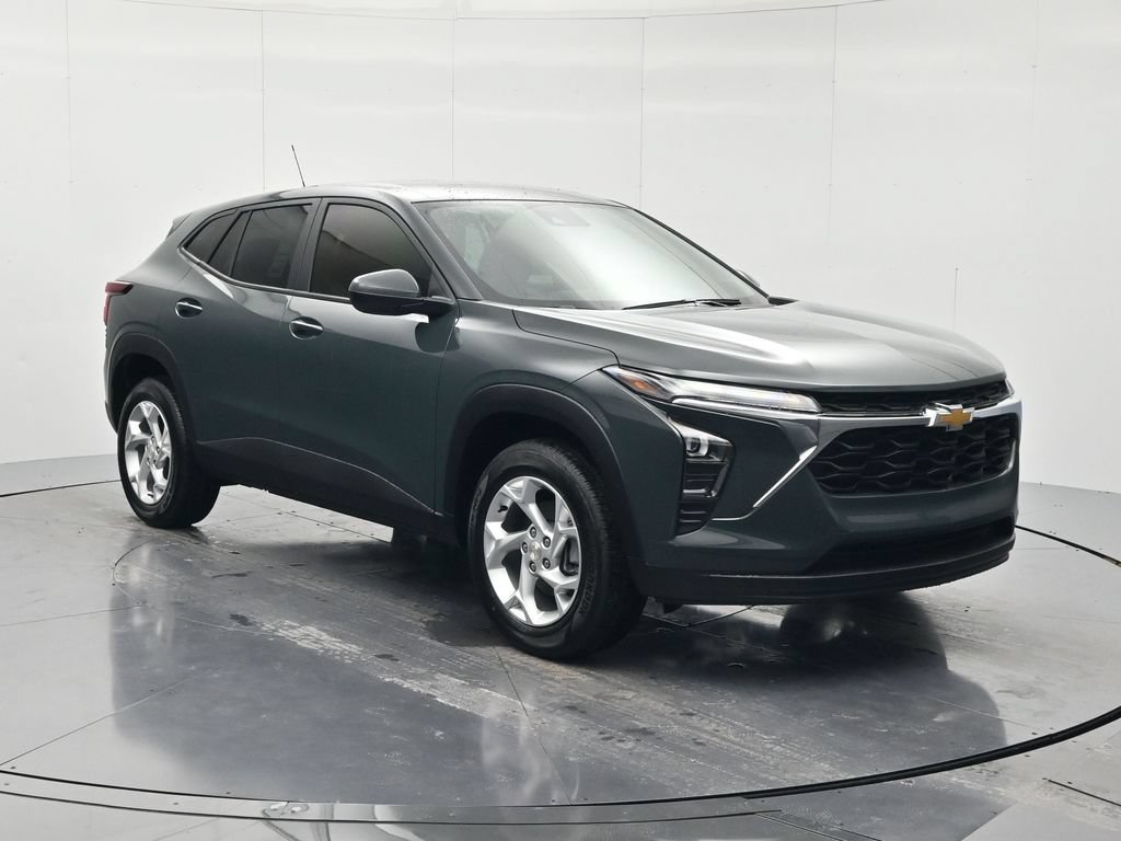 New 2026 Chevrolet Trax LS w/ LS Convenience Package FWD image 3