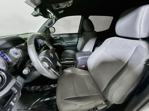 Certified 2018 Toyota Tacoma TRD Off-Road AWD/4WD image 18