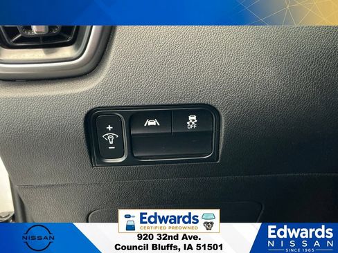 Used 2022 Kia Sorento LX FWD image 25