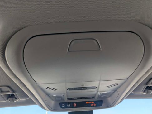 Used 2020 Chevrolet Equinox LT w/ Driver Convenience Package FWD image 26