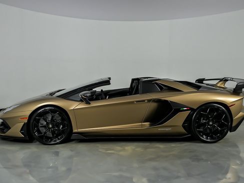 Used 2021 Lamborghini Aventador SVJ AWD/4WD image 8