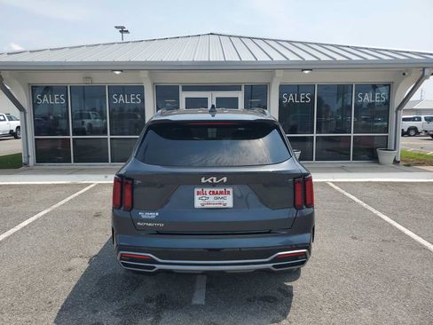 Used 2023 Kia Sorento S FWD image 4