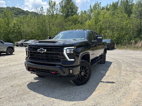 Used 2025 Chevrolet Silverado 2500 LT w/ Trail Boss Package AWD/4WD image 3