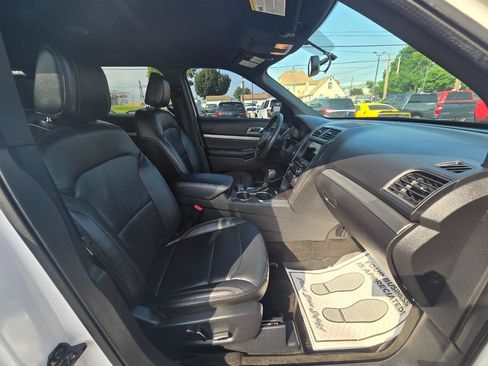 Used 2018 Ford Explorer XLT w/ Equipment Group 202A AWD/4WD image 18