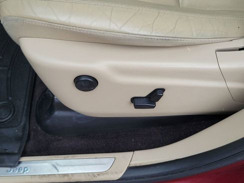 Used 2019 Jeep Grand Cherokee Limited image 25