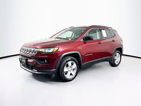 Used 2022 Jeep Compass Latitude image 3