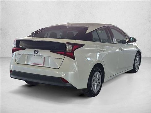 Used 2020 Toyota Prius LE FWD image 5