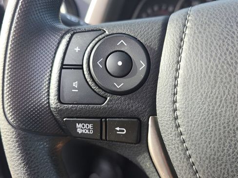 Used 2015 Toyota RAV4 LE FWD image 19