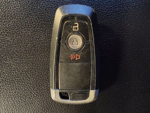 Used 2018 Ford Explorer XLT FWD image 32