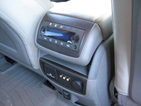 Used 2015 Chevrolet Traverse LT FWD image 23