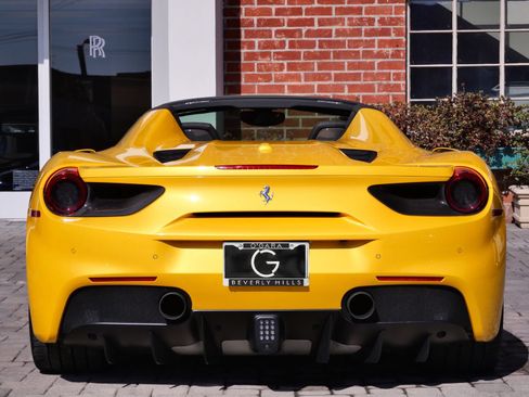 Used 2018 Ferrari 488 Spider RWD image 5