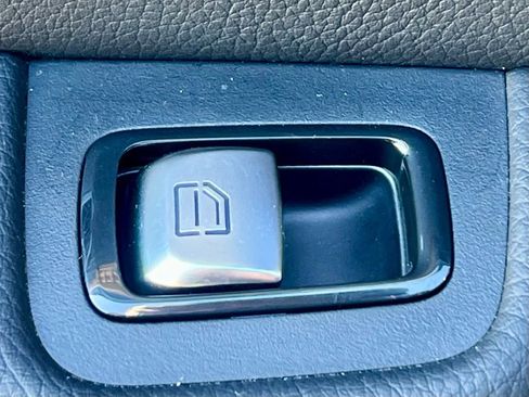 Certified 2022 Mercedes-Benz GLC 300 4MATIC image 25