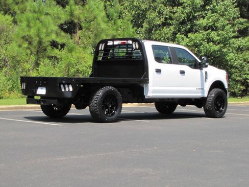Used 2022 Ford F250 XL w/ Power Equipment Group AWD/4WD image 6