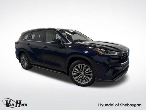 Used 2021 Toyota Highlander Platinum image 1