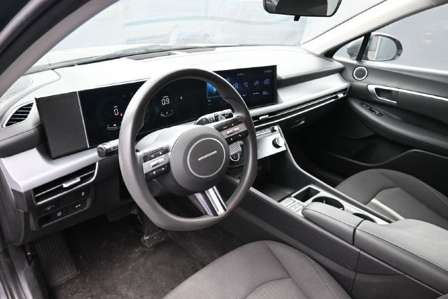 Used 2025 Hyundai Sonata SEL FWD image 16
