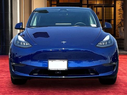 Used 2023 Tesla Model Y Long Range image 3