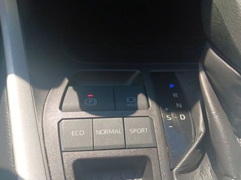 Used 2020 Toyota RAV4 LE image 22