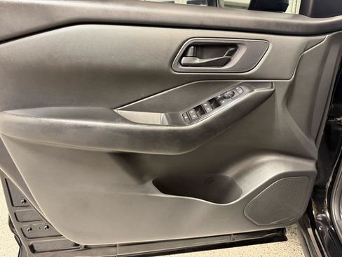 Used 2024 Nissan Rogue S AWD/4WD image 10