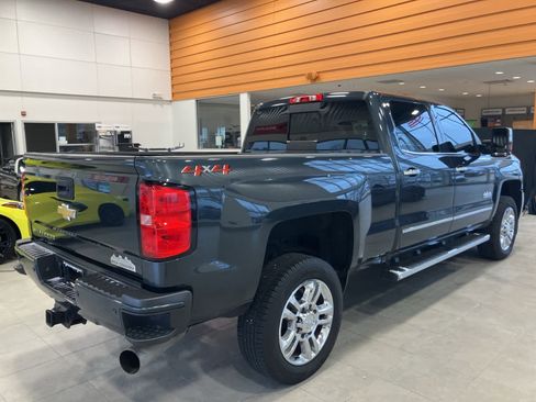 Used 2018 Chevrolet Silverado 2500 High Country image 5