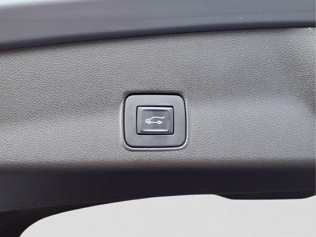 Used 2022 Chevrolet TrailBlazer RS w/ Sun and Liftgate Package FWD image 34