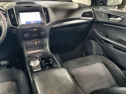 Used 2020 Ford Edge SE image 26