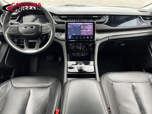 Used 2022 Jeep Grand Cherokee Limited 4xe image 2